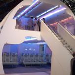 Самый большой и вместительный серийный авиалайнер в мире — Airbus А380 — широкофюзеляжный двухпалубный четырёхдвигательный реактивный пассажирский самолёт. Вместимость — до 853 пассажиров (в одноклассовой конфигурации). Может совершать беспосадочные перелёты на расстояние до 15 400 км. Фото: CC BY-SA 3.0